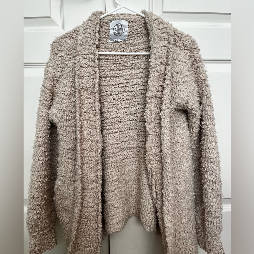 URBAN OUTFITTERS Fleece coat
Retail price : $120 
Price : $50
